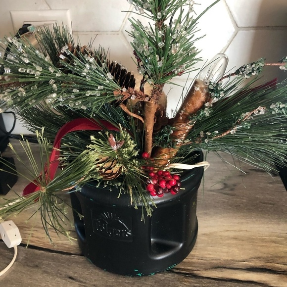 PRIMITIVE HANDMADE SNOWMAN LAMP ARRANGEMENT IN PLASTIC FOLGERS COFFEE CAN - Picture 7 of 10